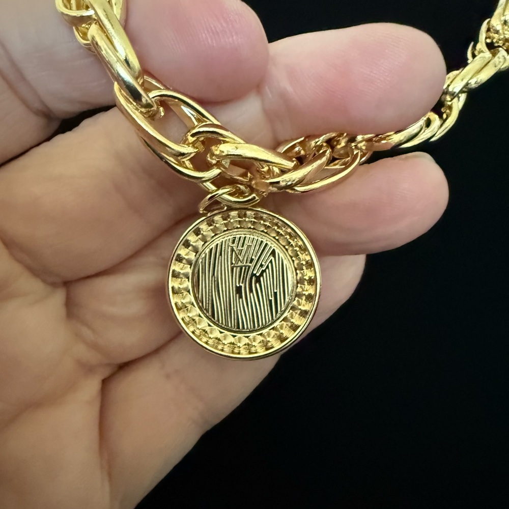 LV stamped Pendant on unbranded chain necklace - Picture 3 of 3